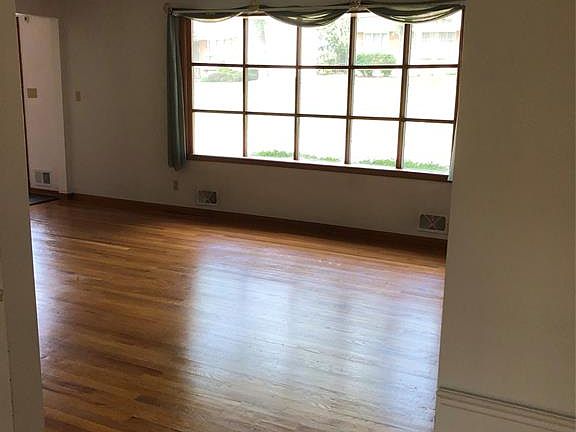 5th image of 312 Robin Ln