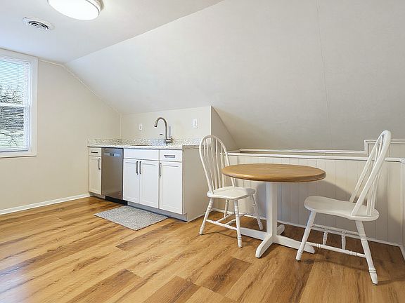 5th image of 942 Clarks Ln #3