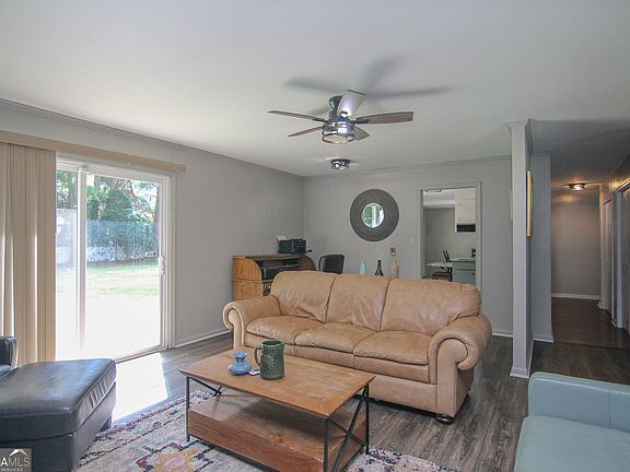 3rd image of 416 Knodishall Dr