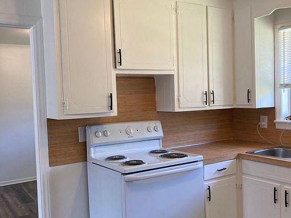 4th image of 609 Elaine St