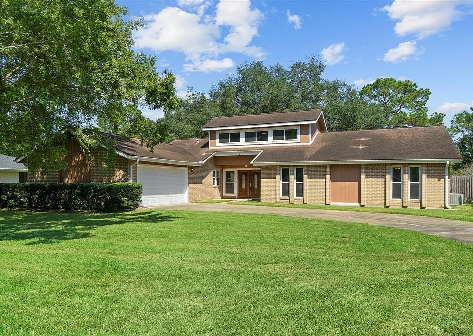 1st image of 1011 Lynn Cir