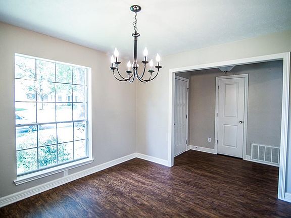 5th image of 1441 Green Briar Dr