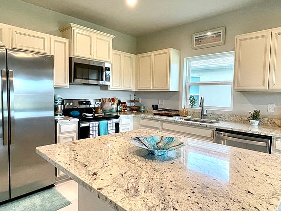 2nd image of 3612 Sapphire Hollow Way