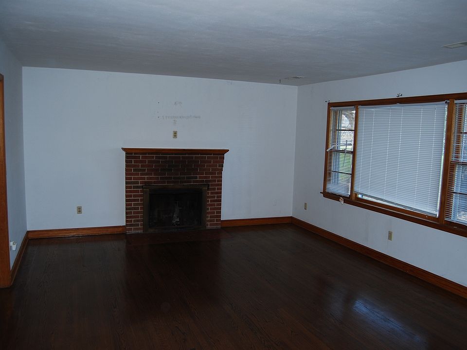 2nd image of 5907 Cloverdale Rd