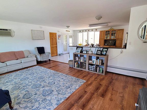 2nd image of 1785 S Mackinaw Trl