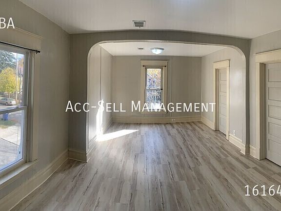 4th image of 815 Crosby St NW #2