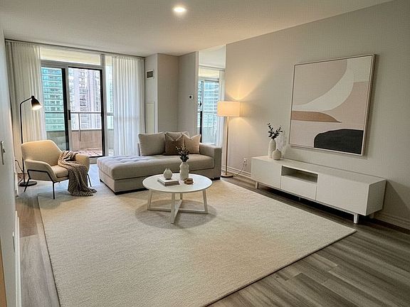2nd image of 23 Hollywood Ave Unit 2702