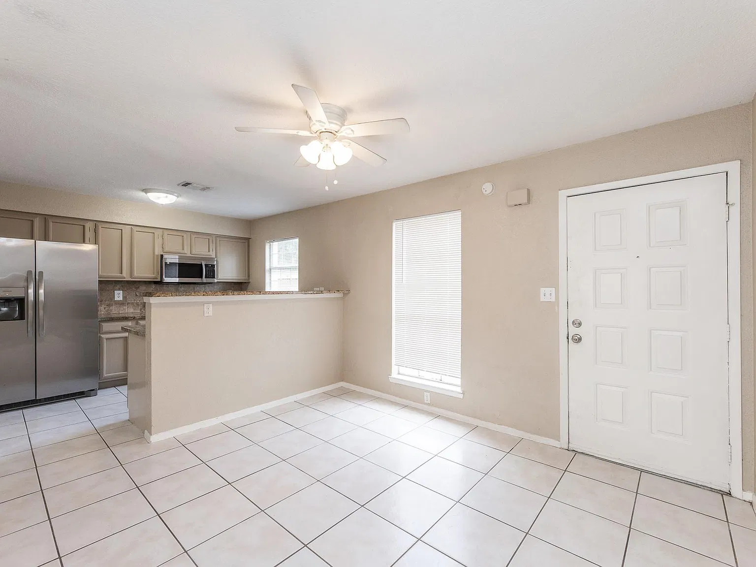 2 bed, 1.5 bath, 1300 sqft, $1,700 — Photo 4