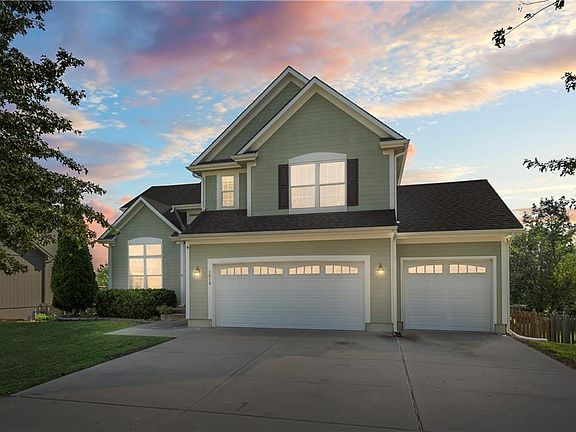 2nd image of 3018 SW Saddlewood Pl