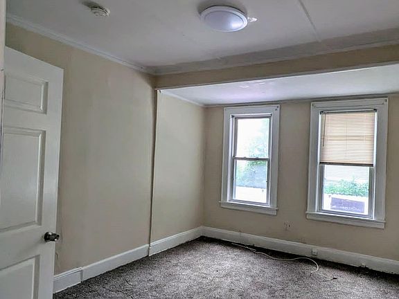 3rd image of 27 Rich St Floor 1