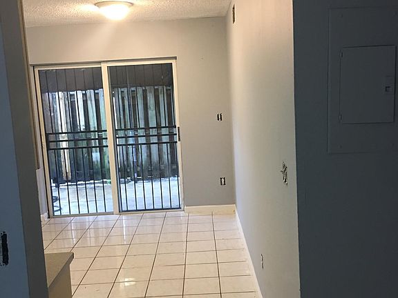 4th image of 5400 W 22nd Ct #2