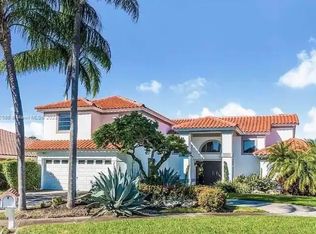 2375 NE 214th St, Miami, FL 33180