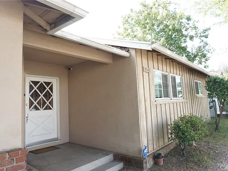 5540 Balboa Blvd — Photo 68