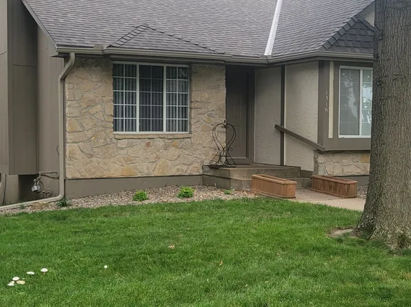 1320 NW Village Dr, Blue Springs, MO 64015