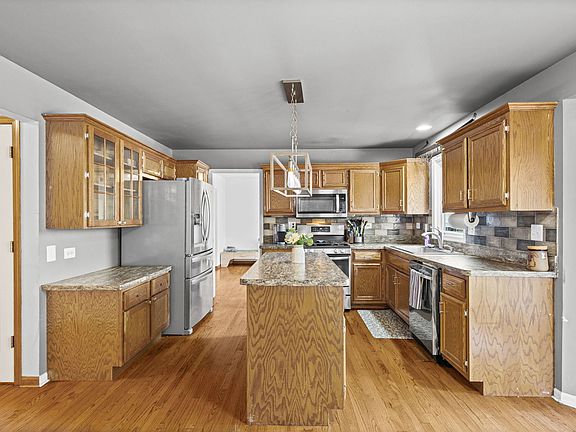 3rd image of 307 Cass St