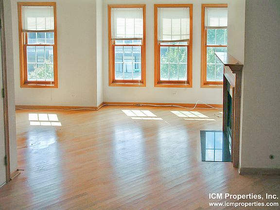 4th image of 1322 W Diversey Pkwy #2