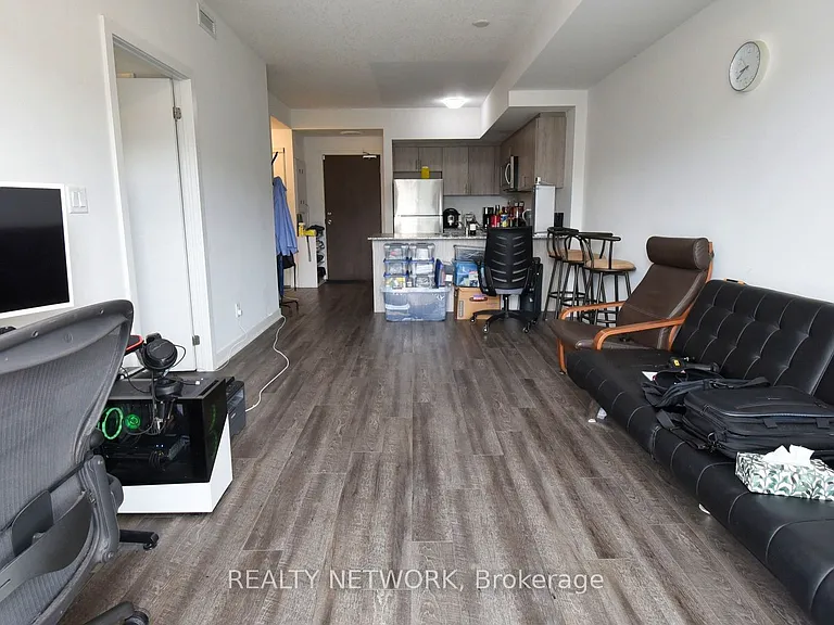 16 Markle Cres #313 — Photo 5