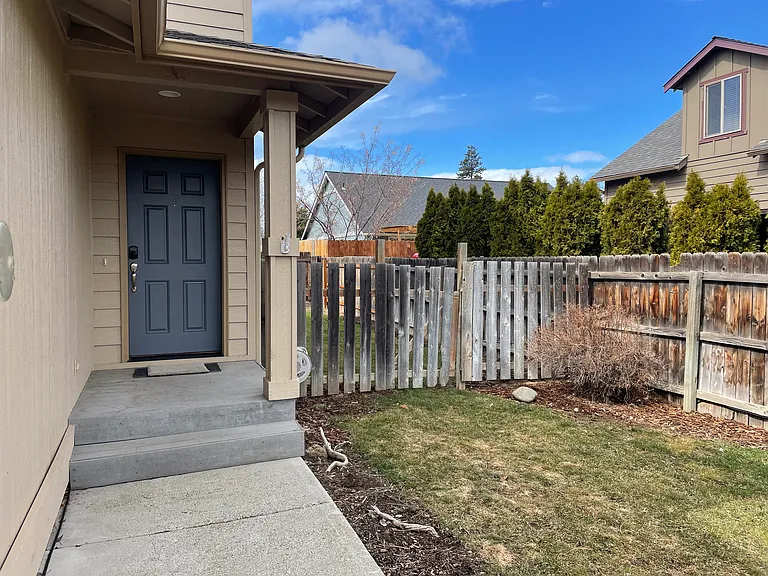 145 N Tamarack St — Photo 2