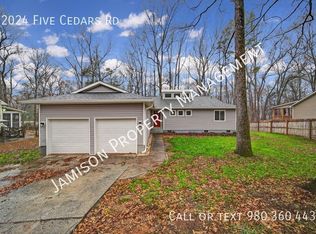 12024 Five Cedars Rd, Charlotte, NC 28226