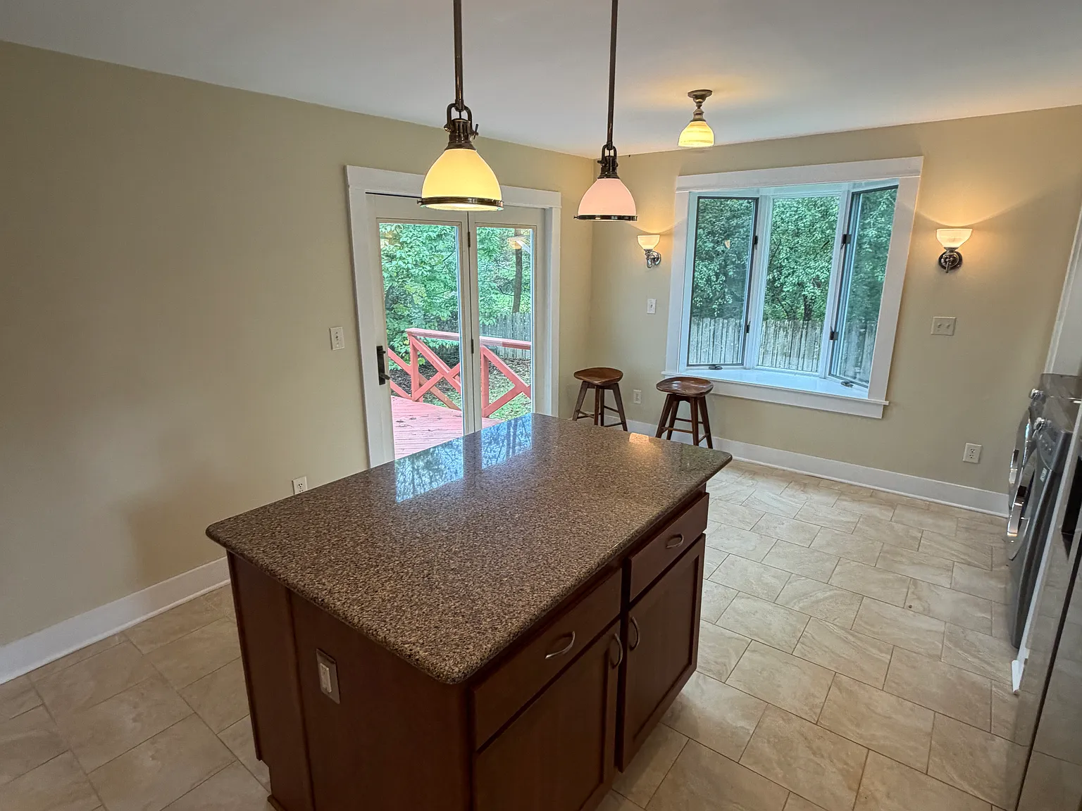 4 bed, 2.5 bath, 2719 sqft, $3,250 — Photo 2