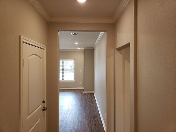 3rd image of 4300 Huntingtower Dr #603