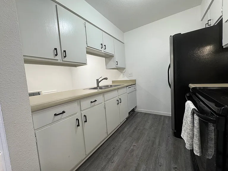 579 Wright St #203 — Photo 7