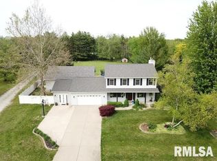 901 Woodland Knolls Rd, Metamora, IL 61548