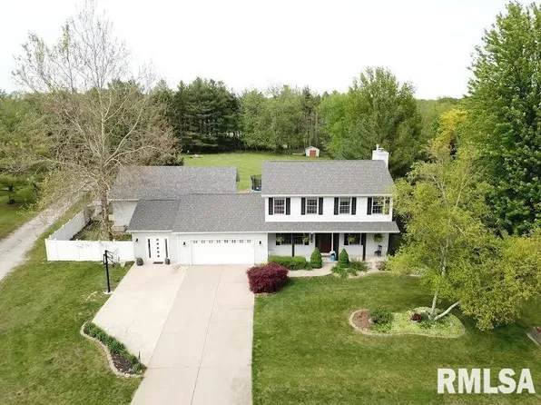 901 Woodland Knolls Rd, Metamora, IL 61548