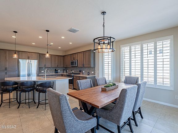5th image of 2556 E Josephine View Dr
