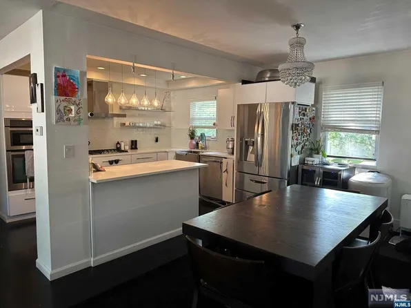 26 Lakeview Ave #D, Leonia, NJ 07605
