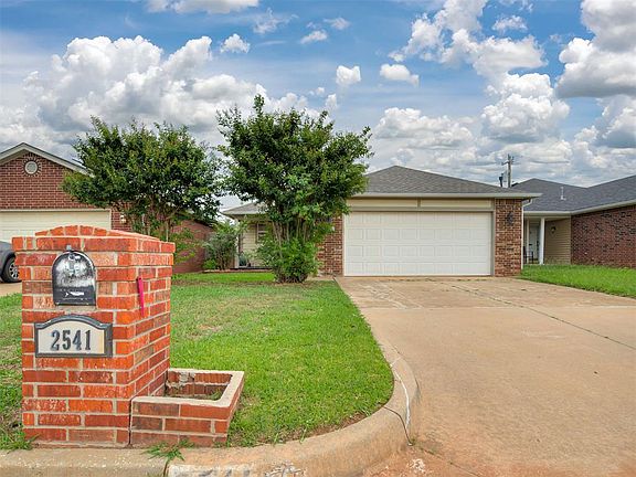 5th image of 2541 Lynn Ln