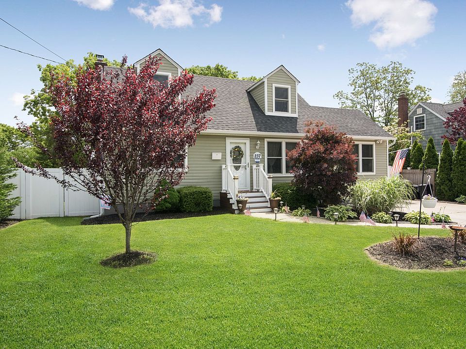 1st image of 237 Schoenfeld Blvd