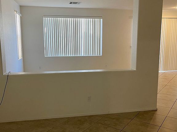 3rd image of 4452 Acropolis Ave