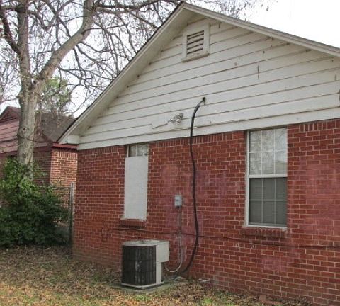 3rd image of 1651 Brookins St
