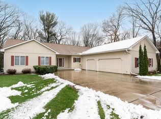 S7664 High Point Dr, Merrimac, WI 53561