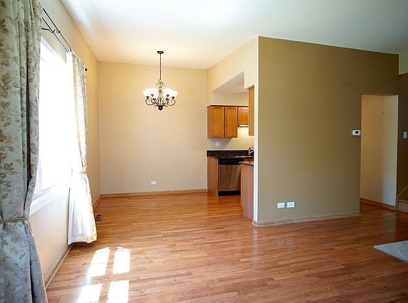 5th image of 107 Maplewood Dr