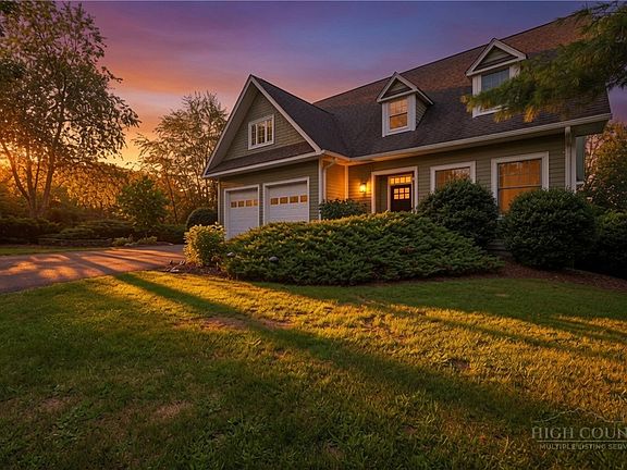 3rd image of 292 Charter Ridge