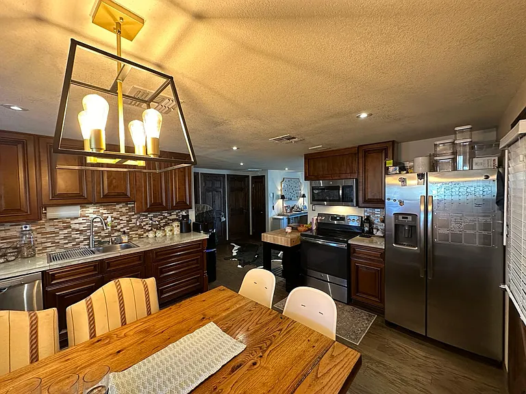 3215 E Sunnyside Ln — Photo 9