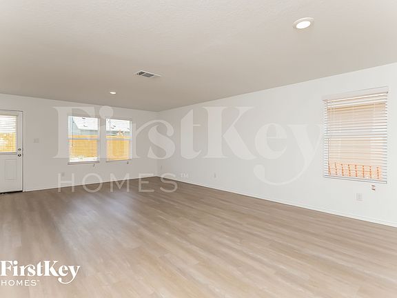 4th image of 10643 Erinita Way