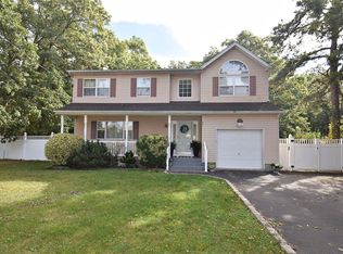 377 Skidmore Rd, Deer Park, NY 11729