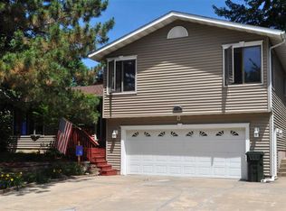 701 Wildwood Rd, Waterloo, IA 50702