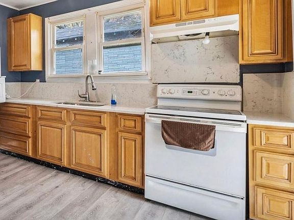 4th image of 2608 Lockwood St