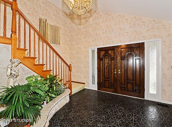 3rd image of 16 Windsor Dr
