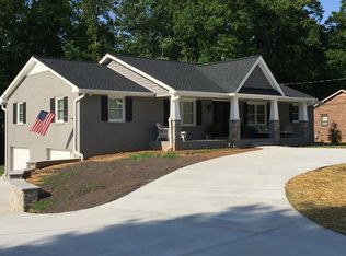 6725 Forest Oak Dr, Clemmons, NC 27012