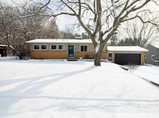 2812 Leelanau Dr NE, Grand Rapids, MI 49525