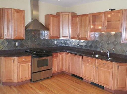 2nd image of 589 E 8th St #1