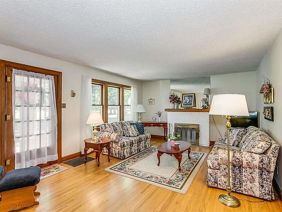 5th image of 207 Carey Pl