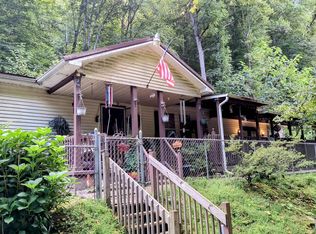 322 Slick Rock Rd, Delbarton, WV 25670