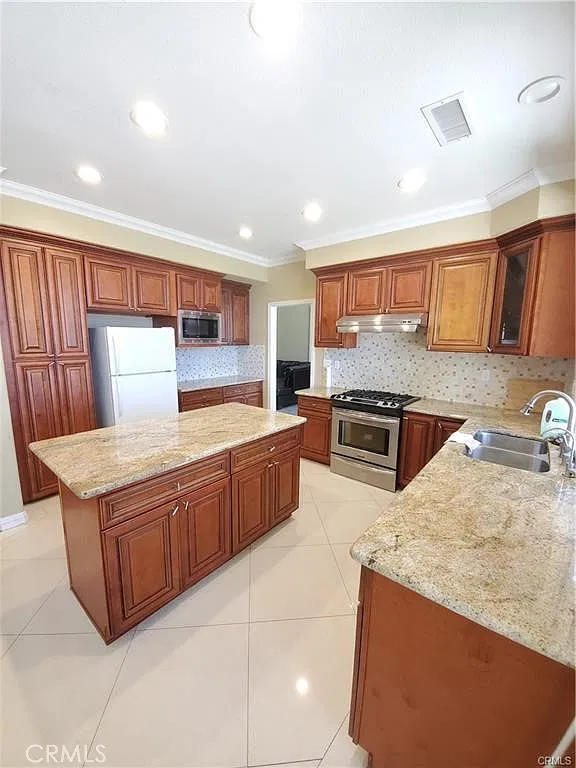 4 bed, 2981 sqft, $4,600 — Photo 4