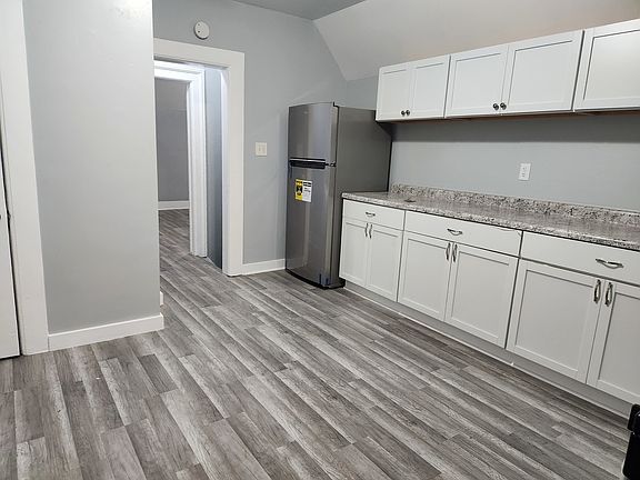 5th image of 307 Ryerson Ave #307
